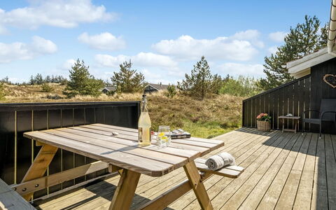 Elisenda - 1Km from the Sea: Holz, Zuhause, Veranda, Deck, Hartholz, Dach, Holzbeize, Holzboden, Eco Hotel