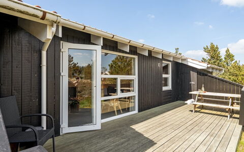 Elisenda - 1Km from the Sea: Holz, Zuhause, Veranda, Deck, Hartholz, Dach, Holzbeize, Holzboden, Eco Hotel
