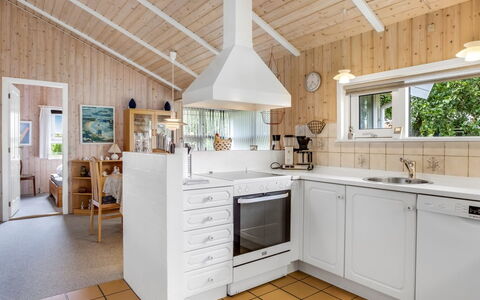 Maira - from the Sea: Küche, Holz, Flooring, Interior Design, Countertop, Decke, Möbel, Major Appliance, Fussboden, Küchengerät