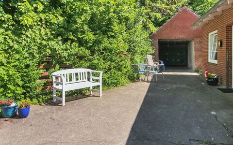 Kiri - 24Km from the Sea: Dach, Haus, Zuhause, Hütte, Tür, Abstellgleis, Estate, Rasen, Garten, Veranda