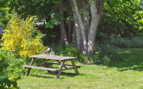 Deljan - 190M from the Sea: Dach, Haus, Zuhause, Hütte, Tür, Abstellgleis, Deck, Veranda, Planke, Hartholz