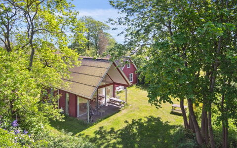 Deljan - 190M from the Sea: Dach, Haus, Zuhause, Hütte, Tür, Abstellgleis, Deck, Veranda, Planke, Hartholz