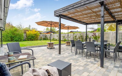 Antonie - 700M from the Sea