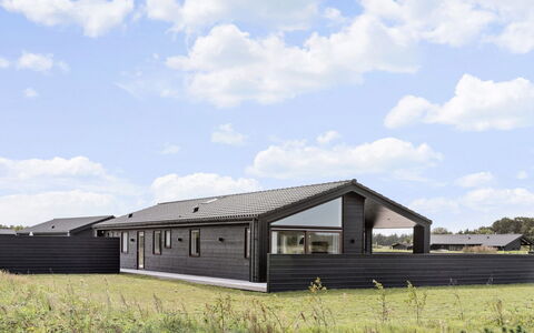 Frithbjorn - 900M from the Sea: Holz, Zuhause, Veranda, Deck, Hartholz, Dach, Holzbeize, Holzboden, Eco Hotel