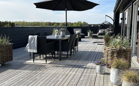 Frithbjorn - 900M from the Sea: Holz, Zuhause, Veranda, Deck, Hartholz, Dach, Holzbeize, Holzboden, Eco Hotel