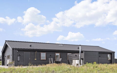 Frithbjorn - 900M from the Sea: Holz, Zuhause, Veranda, Deck, Hartholz, Dach, Holzbeize, Holzboden, Eco Hotel