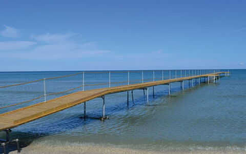 Frithbjorn - 900M from the Sea: Holz, Zuhause, Veranda, Deck, Hartholz, Dach, Holzbeize, Holzboden, Eco Hotel