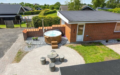 Sissela - from the Sea: Holz, Zuhause, Veranda, Deck, Hartholz, Dach, Holzbeize, Holzboden, Eco Hotel