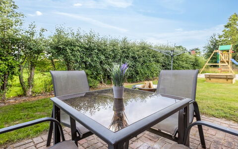 Sissela - from the Sea: Holz, Zuhause, Veranda, Deck, Hartholz, Dach, Holzbeize, Holzboden, Eco Hotel