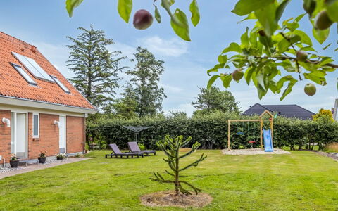 Sissela - from the Sea: Holz, Zuhause, Veranda, Deck, Hartholz, Dach, Holzbeize, Holzboden, Eco Hotel