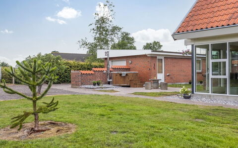 Sissela - from the Sea: Holz, Zuhause, Veranda, Deck, Hartholz, Dach, Holzbeize, Holzboden, Eco Hotel