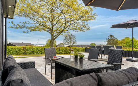 Tonna - from the Sea: Holz, Zuhause, Veranda, Deck, Hartholz, Dach, Holzbeize, Holzboden, Eco Hotel
