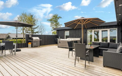 Tonna - from the Sea: Holz, Zuhause, Veranda, Deck, Hartholz, Dach, Holzbeize, Holzboden, Eco Hotel