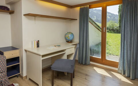 Chalet Rebhalde: Möbel, Interior Design, Holz, Zimmer, Decke, Fussboden, Stuhl, Schreibtisch, Holzbeize, Schublade