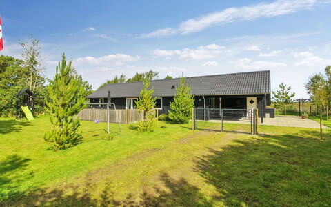 Golubinka - 2.5Km from the Sea: Möbel, Interior Design, Flooring, Fussboden, Decke, Zimmer, Stuhl, Tabelle, Wohnung, Küche & Esszimmer Tisch