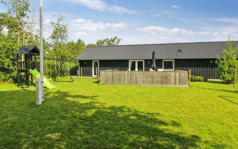 Golubinka - 2.5Km from the Sea: Möbel, Interior Design, Flooring, Fussboden, Decke, Zimmer, Stuhl, Tabelle, Wohnung, Küche & Esszimmer Tisch
