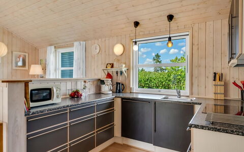 Lari - 600M from the Sea: Küche, Holz, Countertop, Interior Design, Decke, Flooring, Küchengerät, Zuhause, Möbel, Light Fixture