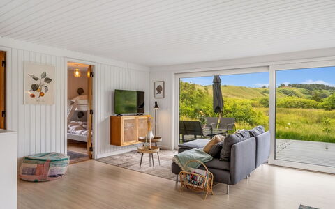 Mintha - 400M from the Sea: Interior Design, Flooring, Möbel, Holz, Decke, Fussboden, Holzboden, Couch, Zimmer, Wohnzimmer