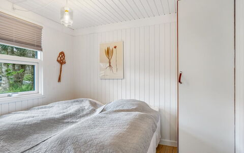 Mintha - 400M from the Sea: Holz, Flooring, Schlafzimmer, Fussboden, Decke, Interior Design, Bett, Bettdecke, Bedding, Zimmer