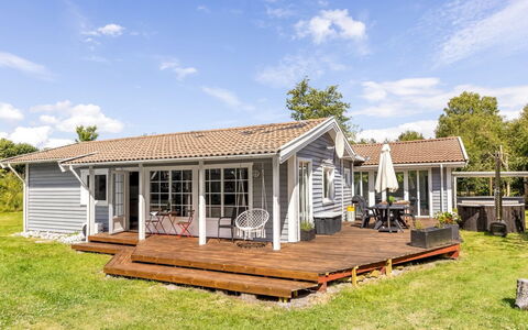 Anabela - from the Sea: Dach, Haus, Zuhause, Hütte, Abstellgleis, Estate, Auffahrt, Gartenbauten, Garten, Schuppen
