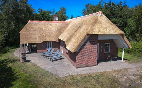 Ejvi - 4Km from the Sea: Dachdecken, Dach, Hütte, Hütte, Auffahrt, Bauernhaus