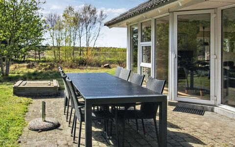 Alina - 1Km from the Sea: Möbel, Interior Design, Stuhl, Flooring, Tabelle, Resort, Fussboden, Decke, Zimmer, Eco Hotel