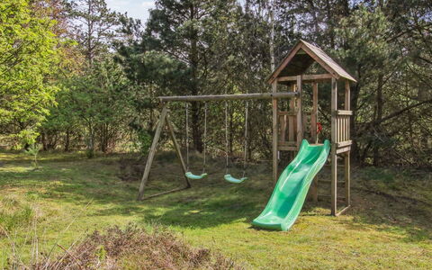 Alina - 1Km from the Sea: Möbel, Interior Design, Stuhl, Flooring, Tabelle, Resort, Fussboden, Decke, Zimmer, Eco Hotel