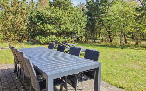 Alina - 1Km from the Sea: Möbel, Interior Design, Stuhl, Flooring, Tabelle, Resort, Fussboden, Decke, Zimmer, Eco Hotel