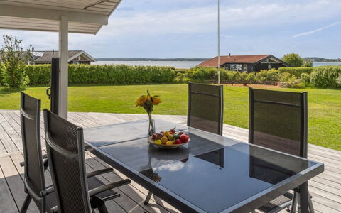 Nahele - 150M from the Sea: Möbel, Interior Design, Flooring, Fussboden, Decke, Zimmer, Stuhl, Tabelle, Wohnung, Küche & Esszimmer Tisch