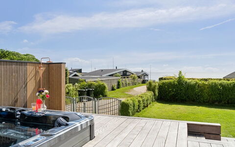 Nahele - 150M from the Sea: Möbel, Interior Design, Flooring, Fussboden, Decke, Zimmer, Stuhl, Tabelle, Wohnung, Küche & Esszimmer Tisch