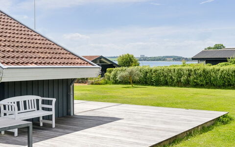 Nahele - 150M from the Sea: Möbel, Interior Design, Flooring, Fussboden, Decke, Zimmer, Stuhl, Tabelle, Wohnung, Küche & Esszimmer Tisch