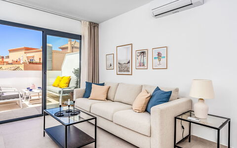 Mirador Alto: Möbel, Eigentum, Bilderrahmen, Couch, Komfort, Azurblau, Fenster, Interior Design, Beleuchtung, Die Architektur