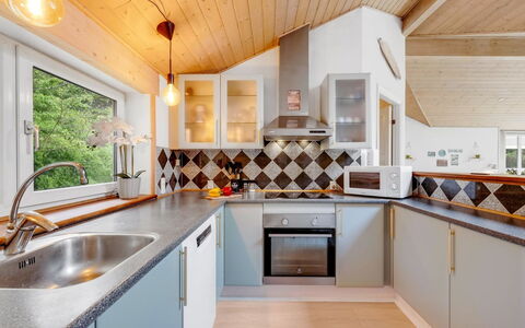 Samine - 2Km from the Sea: Möbel, Interior Design, Flooring, Fussboden, Decke, Zimmer, Stuhl, Tabelle, Wohnung, Küche & Esszimmer Tisch