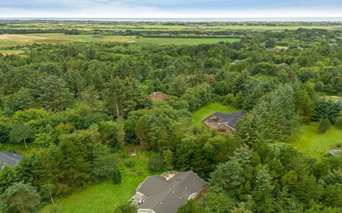 Samine - 2Km from the Sea: Möbel, Interior Design, Flooring, Fussboden, Decke, Zimmer, Stuhl, Tabelle, Wohnung, Küche & Esszimmer Tisch