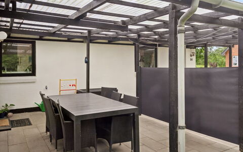 Thorward - 100M from the Sea: Holz, Zuhause, Veranda, Deck, Hartholz, Dach, Holzbeize, Holzboden, Eco Hotel