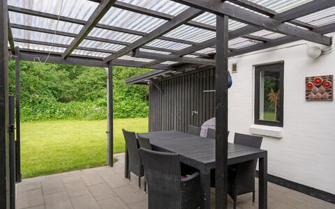 Thorward - 100M from the Sea: Holz, Zuhause, Veranda, Deck, Hartholz, Dach, Holzbeize, Holzboden, Eco Hotel