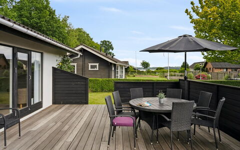 Thorward - 100M from the Sea: Holz, Zuhause, Veranda, Deck, Hartholz, Dach, Holzbeize, Holzboden, Eco Hotel