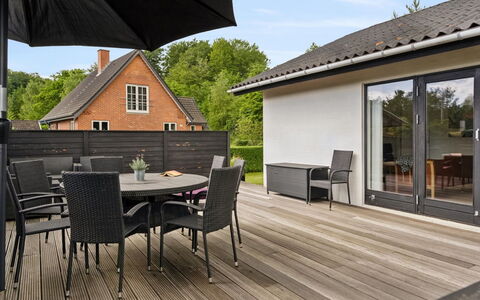 Thorward - 100M from the Sea: Holz, Zuhause, Veranda, Deck, Hartholz, Dach, Holzbeize, Holzboden, Eco Hotel