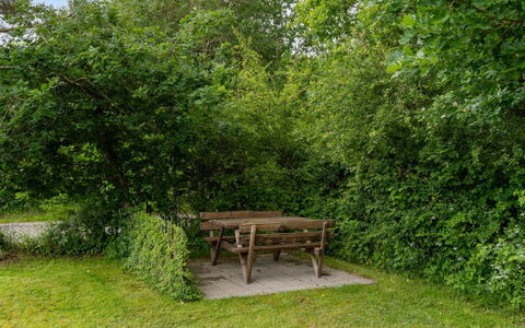 Thorward - 100M from the Sea: Holz, Zuhause, Veranda, Deck, Hartholz, Dach, Holzbeize, Holzboden, Eco Hotel