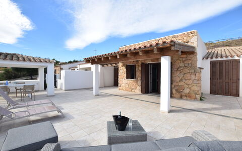 Villa Del Sole In Budoni Sea View: Wolke, Himmel, Eigentum, Gebäude, Schatten, Interior Design, Urban Design, Wohngebiet, Landschaft, Grundeigentum
