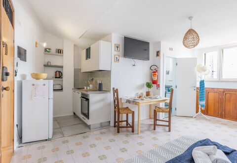 Conero Bluloft: Möbel, Flooring, Wohnung, Interior Design, Fussboden, Zimmer, Major Appliance, Decke, Küche, Cabinetry