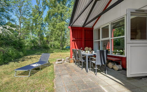 Duende - 200M from the Sea: Dach, Haus, Zuhause, Hütte, Tür, Abstellgleis, Deck, Veranda, Planke, Hartholz