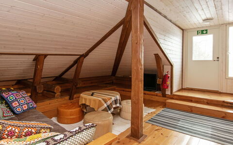 Kaislajärven Huvila: Möbel, Interior Design, Flooring, Fussboden, Tabelle, Decke, Küche & Esszimmer Tisch, Beleuchtung, Stuhl, Zuhause