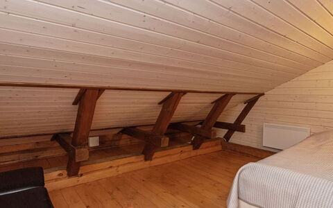 Kaislajärven Huvila: Möbel, Interior Design, Flooring, Fussboden, Tabelle, Decke, Küche & Esszimmer Tisch, Beleuchtung, Stuhl, Zuhause