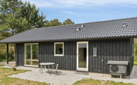 Vojdan - 600M from the Sea: Holz, Dach, Haus, Zuhause, Abstellgleis, Hütte, Tür, Gartenbauten, Schatten, Garten