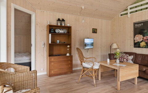 Vojdan - 600M from the Sea: Möbel, Interior Design, Flooring, Fussboden, Holz, Decke, Zimmer, Holzboden, Wohnzimmer, Beleuchtung