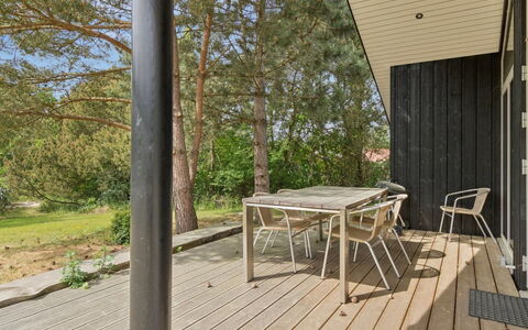 Vojdan - 600M from the Sea: Holz, Holzboden, Flooring, Deck, Veranda, Hartholz, Planke, Schatten, Stuhl, Holzbeize