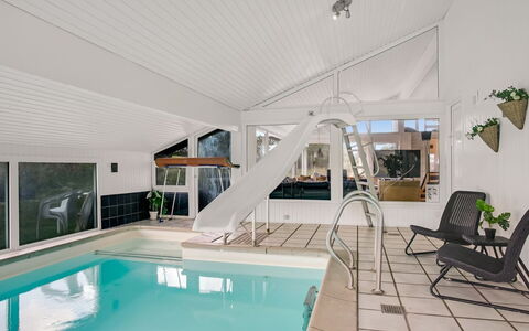 Annlisa - 1Km from the Sea: Schwimmbad, Verbundwerkstoff, Resort, Decke, Design, Hotel, Hartholz, Eco Hotel, Villa, Zimmerpflanze