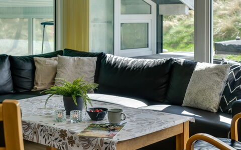 Annlisa - 1Km from the Sea: Möbel, Holz, Interior Design, Flooring, Fussboden, Tabelle, Wohnzimmer, Stuhl, Couch, Dekokissen