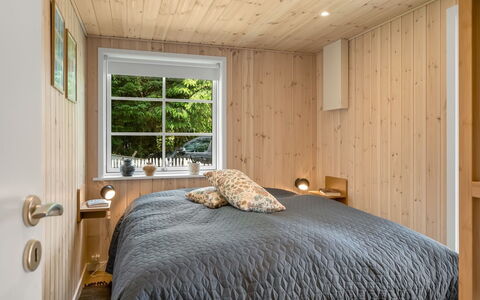 Jenvold - 1.5Km from the Sea: Interior Design, Holz, Flooring, Schlafzimmer, Decke, Fussboden, Bett, Möbel, Zimmer, Bettdecke